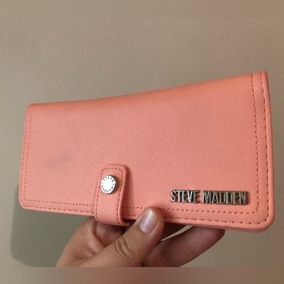 Steve Madden Pink Wallet - Picture 2 of 5